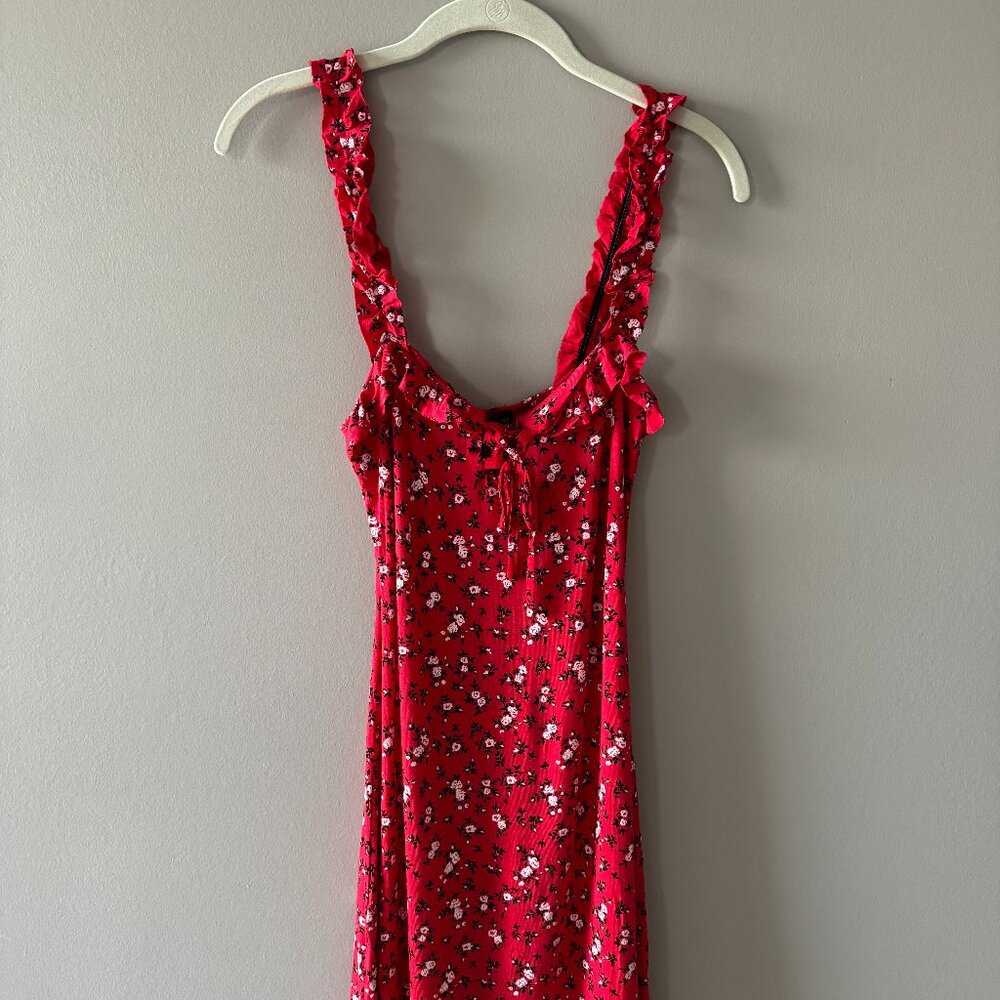 Pretty Little Thing Red floral dress size 6